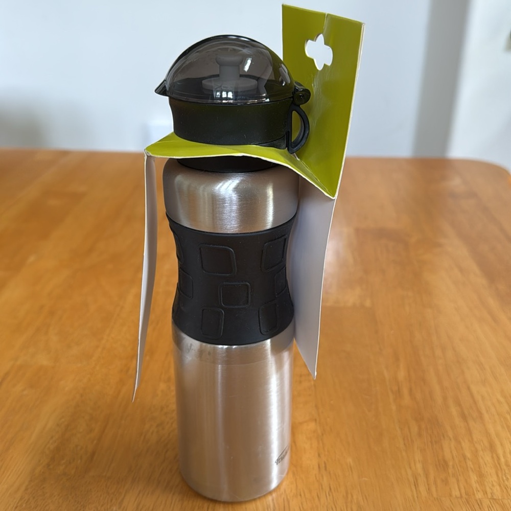 ✋🎁NWT Trudeau Leak Proof Water Bottle BPA free Soft Grip Unbreakable